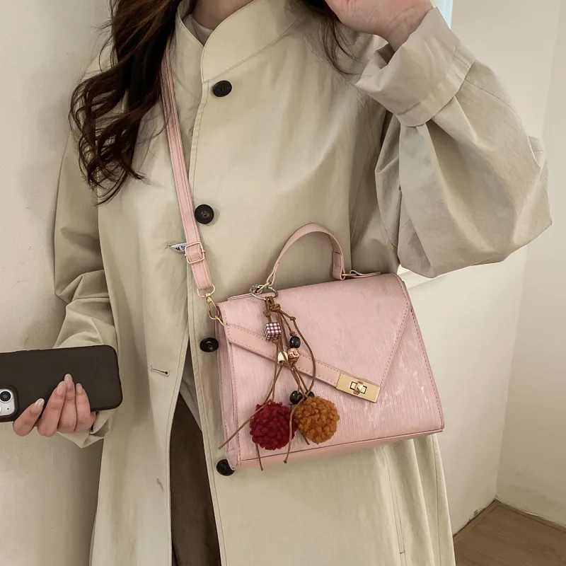 Elegant women’s handbag2026New trendy commuter stylish small square handbag with large capacity for women