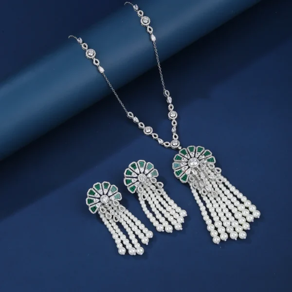 JEWEL jewelry; luxury zircon jewelry; women's pendant necklace; personalized necklace; women's jewelry.