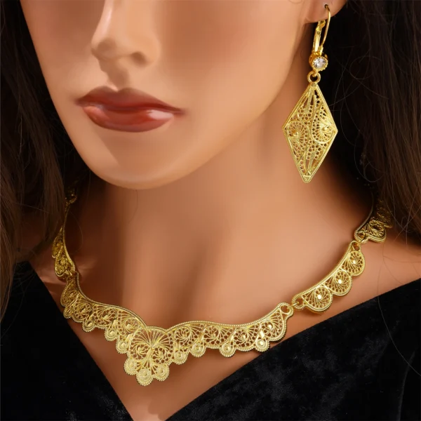 Fashion Luxury Ladies' Jewelry Set - Exquisitely Carved Necklace & Earrings for Weddings & Banquets