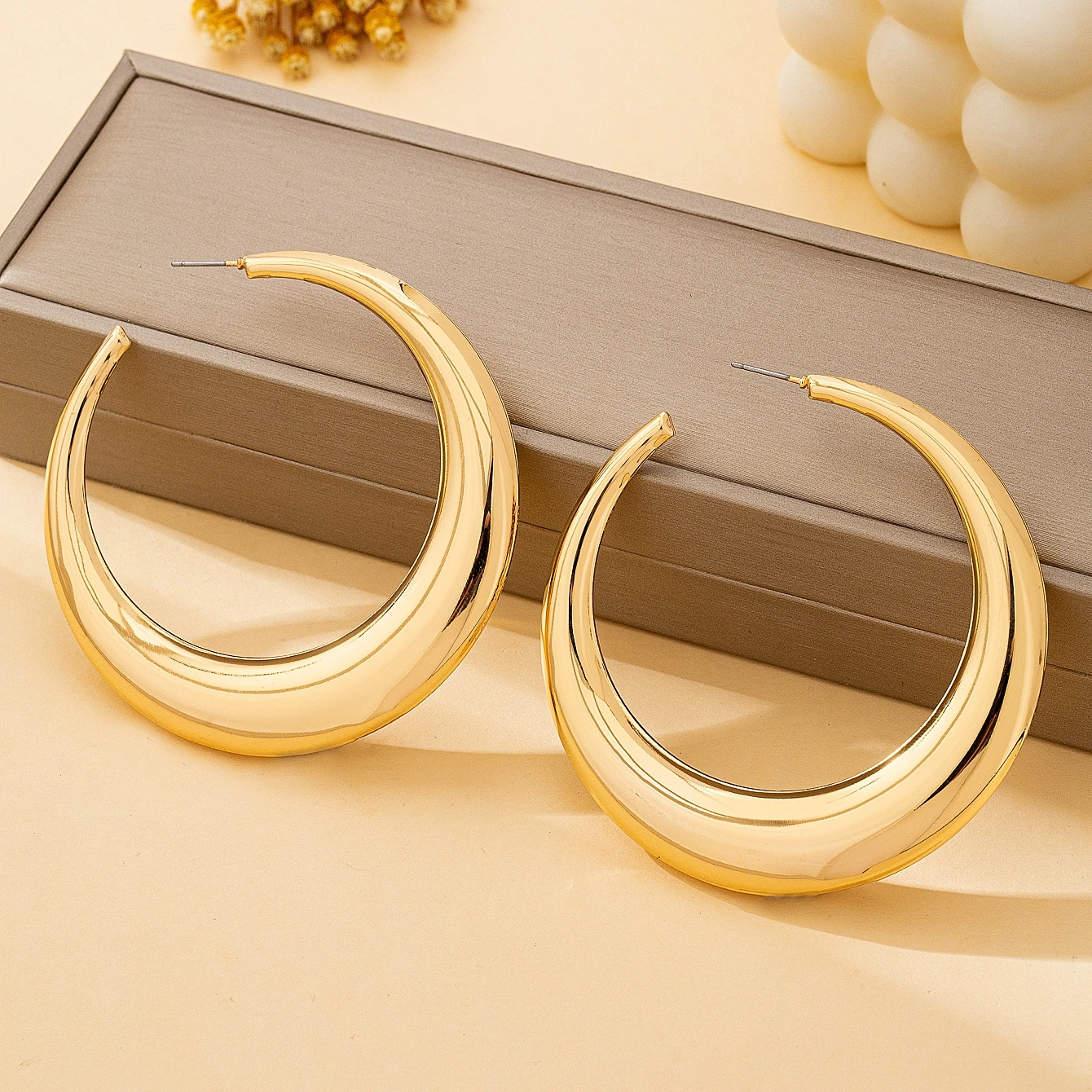 Women’s Jewelry Set, Simple and Stylish Glossy Choker and Earrings, Suitable for Daily Wear and Vacation Wear