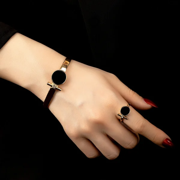 Fashionable, Personalized, Exquisite and Luxurious Bracelet and Ring Set