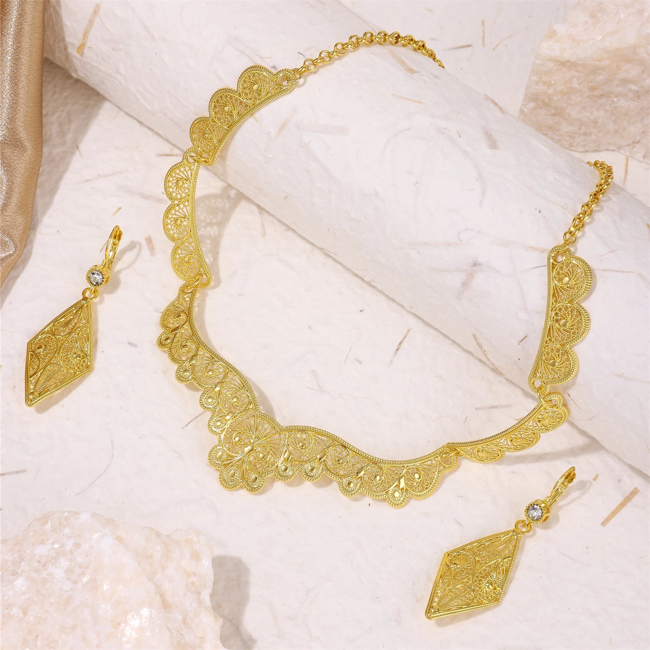 Fashion Luxury Ladies’ Jewelry Set – Exquisitely Carved Necklace & Earrings for Weddings & Banquets
