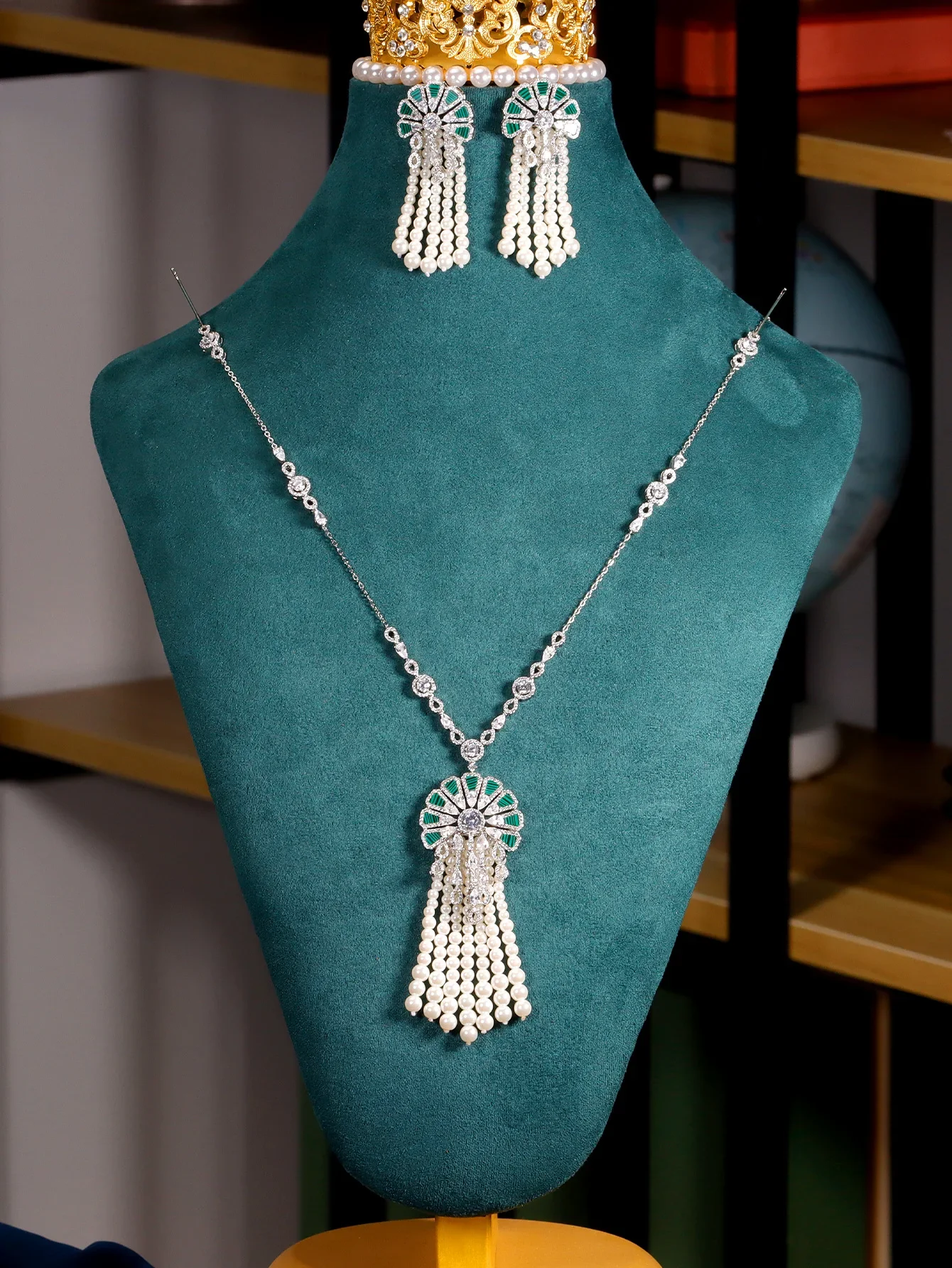 JEWEL jewelry; luxury zircon jewelry; women’s pendant necklace; personalized necklace; women’s jewelry.