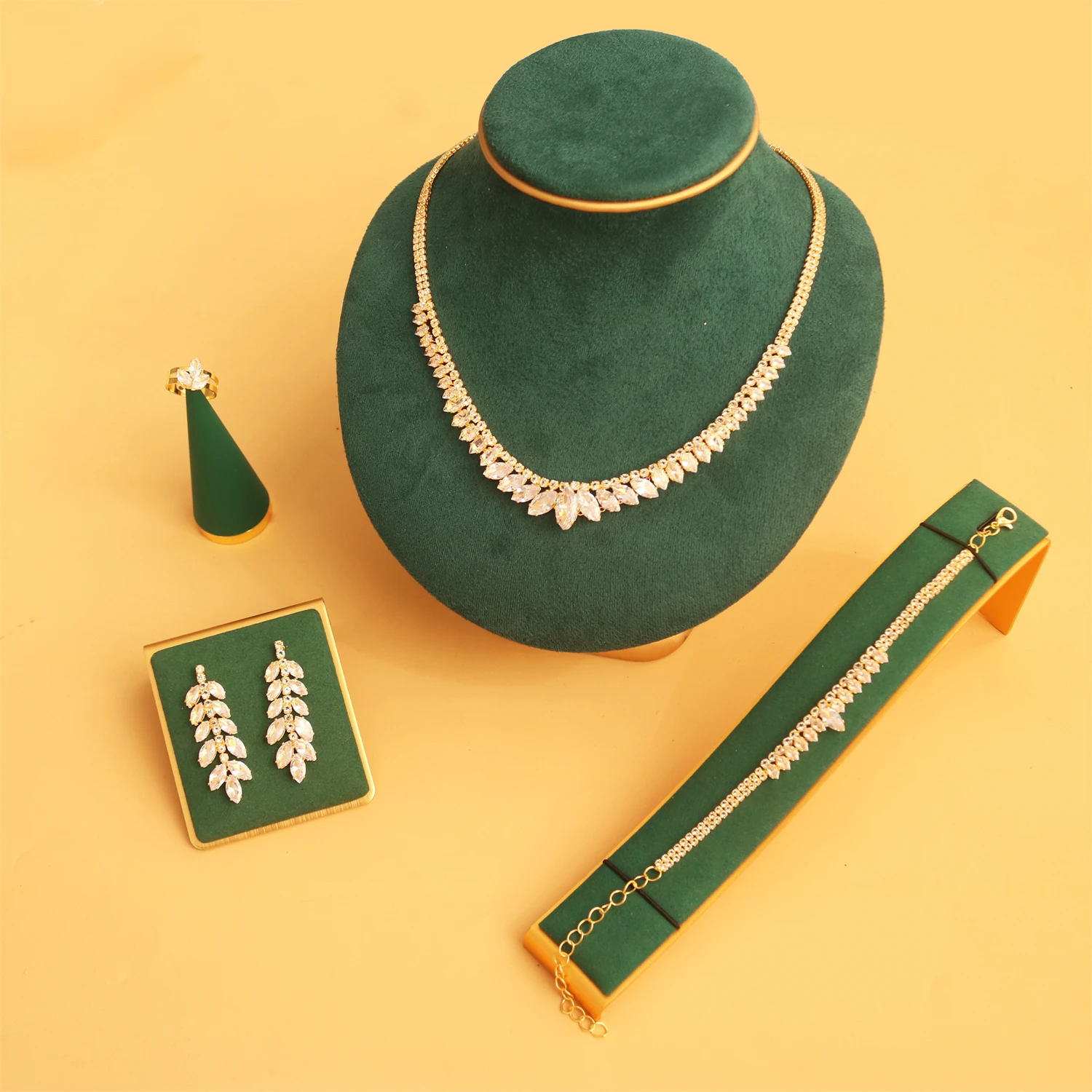 Luxury Women’s Jewelry Elegant Bridal Necklace Earrings Bracelets Rings 4-piece Set Bridal Wedding Party Jewelry Accessories