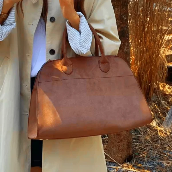 High-end Niche Design Handbags Outdoor Travel Bags Autumn and Winter New High-capacity Retro Commuter Handbags Ladies